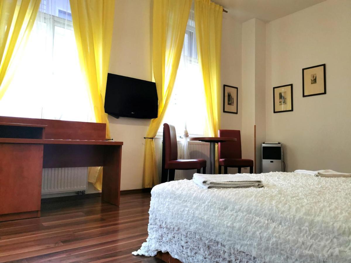 Apartment Amandment ปราก ภายนอก รูปภาพ